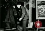 Immagine di Signor Henry Ford e Lord Northcliffe Detroit Michigan USA, 1917, secondo 18 filmato di repertorio 65675021031