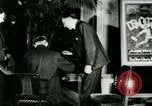 Immagine di Signor Henry Ford e Lord Northcliffe Detroit Michigan USA, 1917, secondo 20 filmato di repertorio 65675021031