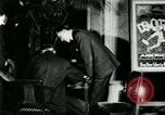 Immagine di Signor Henry Ford e Lord Northcliffe Detroit Michigan USA, 1917, secondo 21 filmato di repertorio 65675021031