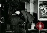 Immagine di Signor Henry Ford e Lord Northcliffe Detroit Michigan USA, 1917, secondo 23 filmato di repertorio 65675021031