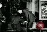 Immagine di Signor Henry Ford e Lord Northcliffe Detroit Michigan USA, 1917, secondo 28 filmato di repertorio 65675021031