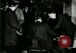 Immagine di Signor Henry Ford e Lord Northcliffe Detroit Michigan USA, 1917, secondo 39 filmato di repertorio 65675021031