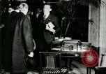 Immagine di Signor Henry Ford e Lord Northcliffe Detroit Michigan USA, 1917, secondo 43 filmato di repertorio 65675021031