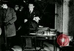 Immagine di Signor Henry Ford e Lord Northcliffe Detroit Michigan USA, 1917, secondo 45 filmato di repertorio 65675021031