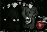 Immagine di Signor Henry Ford e Lord Northcliffe Detroit Michigan USA, 1917, secondo 48 filmato di repertorio 65675021031