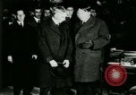 Immagine di Signor Henry Ford e Lord Northcliffe Detroit Michigan USA, 1917, secondo 49 filmato di repertorio 65675021031