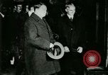 Immagine di Signor Henry Ford e Lord Northcliffe Detroit Michigan USA, 1917, secondo 53 filmato di repertorio 65675021031