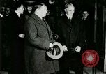 Immagine di Signor Henry Ford e Lord Northcliffe Detroit Michigan USA, 1917, secondo 55 filmato di repertorio 65675021031