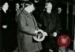 Immagine di Signor Henry Ford e Lord Northcliffe Detroit Michigan USA, 1917, secondo 56 filmato di repertorio 65675021031