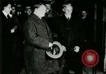 Immagine di Signor Henry Ford e Lord Northcliffe Detroit Michigan USA, 1917, secondo 60 filmato di repertorio 65675021031