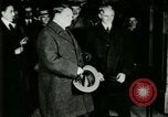 Immagine di Signor Henry Ford e Lord Northcliffe Detroit Michigan USA, 1917, secondo 61 filmato di repertorio 65675021031