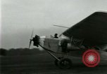 Standbild Ford Tri Motor und Balloon race Detroit Michigan USA, 1926, aus Sekunde 17 historischem Filmmaterial Videoclip 65675021036