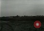 Standbild Ford Tri Motor und Balloon race Detroit Michigan USA, 1926, aus Sekunde 27 historischem Filmmaterial Videoclip 65675021036