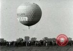 Standbild Ford Tri Motor und Balloon race Detroit Michigan USA, 1926, aus Sekunde 52 historischem Filmmaterial Videoclip 65675021036