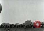 Standbild Ford Tri Motor und Balloon race Detroit Michigan USA, 1926, aus Sekunde 54 historischem Filmmaterial Videoclip 65675021036