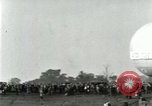 Standbild Ford Tri Motor und Balloon race Detroit Michigan USA, 1926, aus Sekunde 55 historischem Filmmaterial Videoclip 65675021036