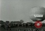 Standbild Ford Tri Motor und Balloon race Detroit Michigan USA, 1926, aus Sekunde 59 historischem Filmmaterial Videoclip 65675021036
