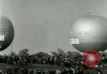 Standbild Ford Tri Motor und Balloon race Detroit Michigan USA, 1926, aus Sekunde 62 historischem Filmmaterial Videoclip 65675021036