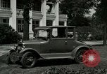 Immagine di La Ford Modello T automobili United States USA, 1926, secondo 32 filmato di repertorio 65675021040