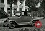 Immagine di La Ford Modello T automobili United States USA, 1926, secondo 33 filmato di repertorio 65675021040