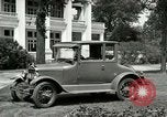 Immagine di La Ford Modello T automobili United States USA, 1926, secondo 35 filmato di repertorio 65675021040