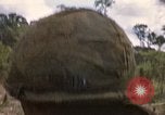 Standbild 11 gepanzerte Kavallerie Kambodscha, 1970, aus Sekunde 25 historischem Filmmaterial Videoclip 65675021059