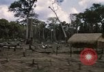 Standbild 11 gepanzerte Kavallerie Kambodscha, 1970, aus Sekunde 31 historischem Filmmaterial Videoclip 65675021059