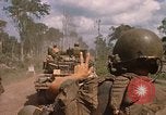 Standbild 11 gepanzerte Kavallerie Kambodscha, 1970, aus Sekunde 50 historischem Filmmaterial Videoclip 65675021059