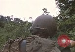 Standbild 11 gepanzerte Kavallerie Kambodscha, 1970, aus Sekunde 15 historischem Filmmaterial Videoclip 65675021060