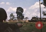 Standbild 11 gepanzerte Kavallerie Kambodscha, 1970, aus Sekunde 28 historischem Filmmaterial Videoclip 65675021060