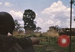 Standbild 11 gepanzerte Kavallerie Kambodscha, 1970, aus Sekunde 30 historischem Filmmaterial Videoclip 65675021060