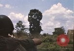 Standbild 11 gepanzerte Kavallerie Kambodscha, 1970, aus Sekunde 35 historischem Filmmaterial Videoclip 65675021060