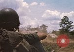 Standbild 11 gepanzerte Kavallerie Kambodscha, 1970, aus Sekunde 43 historischem Filmmaterial Videoclip 65675021060