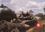 Standbild 11 gepanzerte Kavallerie Kambodscha, 1970, aus Sekunde 49 historischem Filmmaterial Videoclip 65675021060