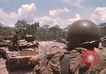 Standbild 11 gepanzerte Kavallerie Kambodscha, 1970, aus Sekunde 62 historischem Filmmaterial Videoclip 65675021060
