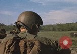 Standbild 11 gepanzerte Kavallerie Kambodscha, 1970, aus Sekunde 20 historischem Filmmaterial Videoclip 65675021061