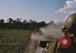 Standbild 11 gepanzerte Kavallerie Kambodscha, 1970, aus Sekunde 23 historischem Filmmaterial Videoclip 65675021061