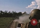 Standbild 11 gepanzerte Kavallerie Kambodscha, 1970, aus Sekunde 30 historischem Filmmaterial Videoclip 65675021061