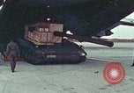 Immagine di I militari americani airlift per Israele Israele, 1973, secondo 27 filmato di repertorio 65675021075