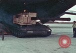 Immagine di I militari americani airlift per Israele Israele, 1973, secondo 28 filmato di repertorio 65675021075
