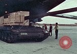 Immagine di I militari americani airlift per Israele Israele, 1973, secondo 30 filmato di repertorio 65675021075