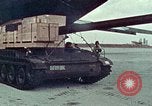 Immagine di I militari americani airlift per Israele Israele, 1973, secondo 31 filmato di repertorio 65675021075