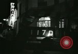 Standbild Männer und Frauen an der Bar und Hotel Paris Frankreich, 1956, aus Sekunde 3 historischem Filmmaterial Videoclip 65675021102