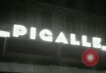 Image Pigalle Paris France, 1956, de la seconde 21 séquences d'archives historiques vidéo 65675021104