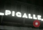 Image Pigalle Paris France, 1956, de la seconde 25 séquences d'archives historiques vidéo 65675021104