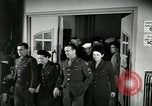 Image Stage Door cantine Paris France, 1945, de la seconde 13 séquences d'archives historiques vidéo 65675021105