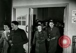 Image Stage Door cantine Paris France, 1945, de la seconde 24 séquences d'archives historiques vidéo 65675021105