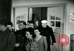 Image Stage Door cantine Paris France, 1945, de la seconde 32 séquences d'archives historiques vidéo 65675021105
