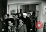 Image Stage Door cantine Paris France, 1945, de la seconde 33 séquences d'archives historiques vidéo 65675021105
