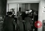 Image Stage Door cantine Paris France, 1945, de la seconde 44 séquences d'archives historiques vidéo 65675021105